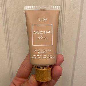 Tarte medium beige Amazonian clay foundation
